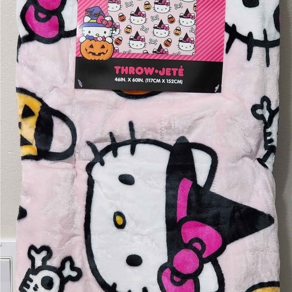 Hello Kitty Pink and Black Halloween Throw Blanket - Picture 1 of 3